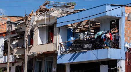 Fotografía que muestra viviendas afectadas luego de un terremoto de magnitud 7.4 este lunes en Pereira, Colombia. EFE/L. Castañeda