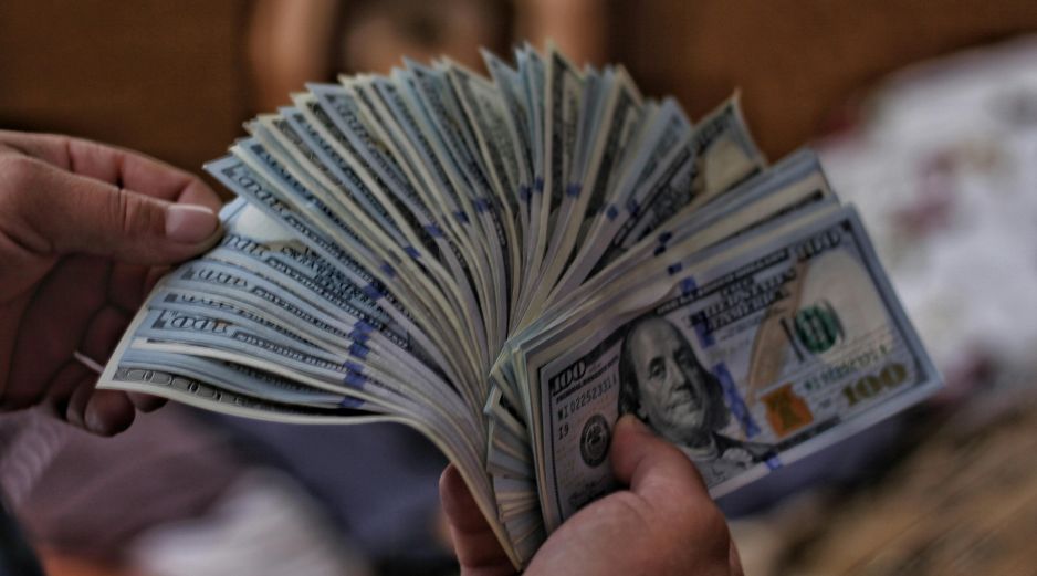 La relativa estabilidad del mercado cambiario también beneficia al peso. UNSPLASH