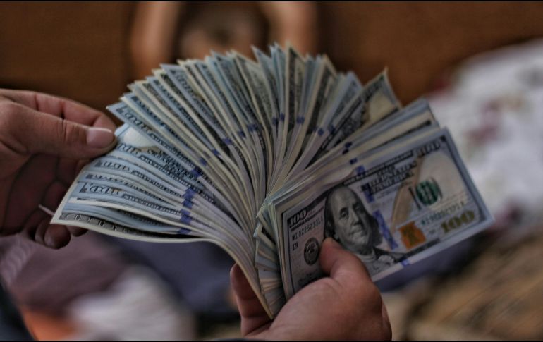 La relativa estabilidad del mercado cambiario también beneficia al peso. UNSPLASH
