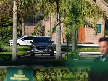 Lionel Messi y su familia despidieron a su padre Jorge Messi, fallecido a los 68 años, en el cementerio privado El Prado en Rosario, Argentina. EFE.