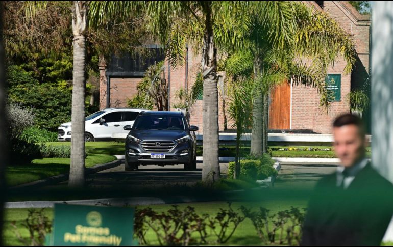 Lionel Messi y su familia despidieron a su padre Jorge Messi, fallecido a los 68 años, en el cementerio privado El Prado en Rosario, Argentina. EFE.