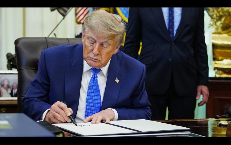 La orden ejecutiva de Trump llega en medio de un repunte de enfermedades prevenibles mediante vacunación como el sarampión. EFE/B. Cash