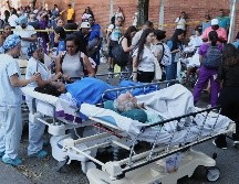 Autoridades ordenaron cancelar y reprogramar temporalmente cirugías, consultas externas y consultas prioritarias que no fueran de extrema urgencia. AP / S. Saldarriaga