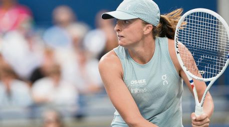 Iga Swiatek pasa a la siguiente ronda en el torneo. AFP
