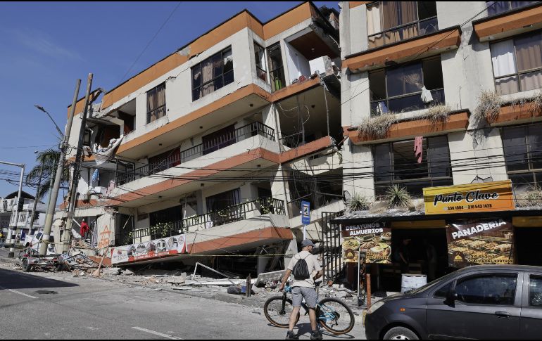 El lunes 10 de agosto, un terremoto de magnitud 7.4 sacudió Colombia, dejando graves daños. EFE / C. Ortega