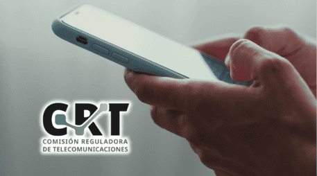 La exigencia de vincular la CURP y una identificación oficial a los números móviles ha provocado una caída de 4.9 millones de líneas durante el primer semestre de 2026. ESPECIAL/Canva