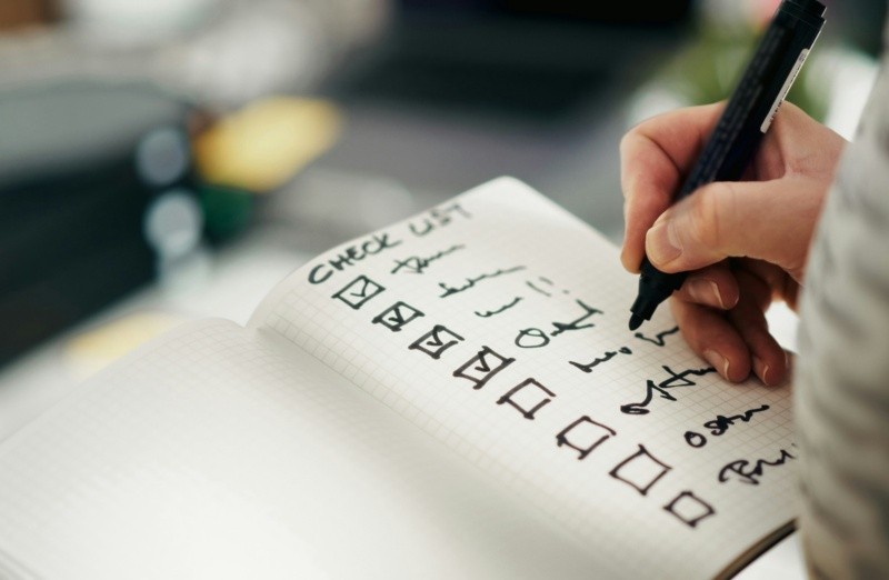 &nbsp;Lista del súper. UNSPLASH / J. Żerdzicki