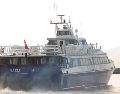 Al menos 77 personas fueron rescatadas y trasladadas a una isla del lago tras el accidente. AP/ARCHIVO