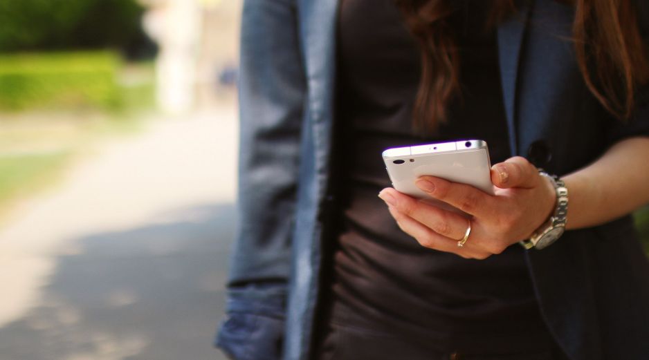 La venta de equipos móviles en México cayó el 1.4 % debido a que los consumidores esperan más para cambiar de celular. ESPECIAL/PEXELS