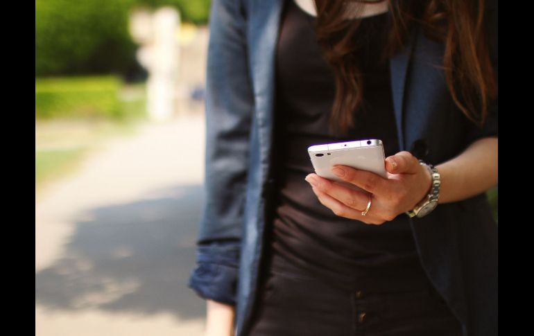 La venta de equipos móviles en México cayó el 1.4 % debido a que los consumidores esperan más para cambiar de celular. ESPECIAL/PEXELS