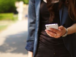 La venta de equipos móviles en México cayó el 1.4 % debido a que los consumidores esperan más para cambiar de celular. ESPECIAL/PEXELS