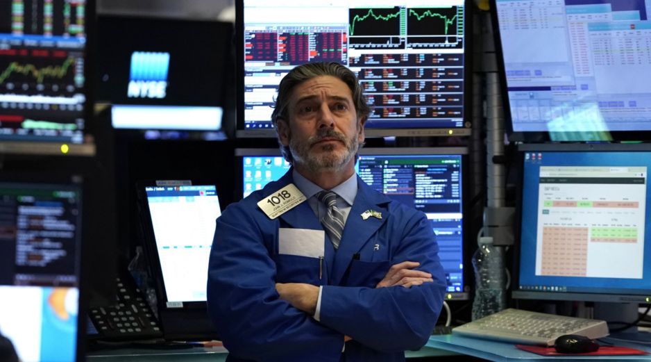 El S&P 500 bajó 0.3% en su segunda caída moderada desde que estableció su máximo histórico el viernes. AFP/ARCHIVO