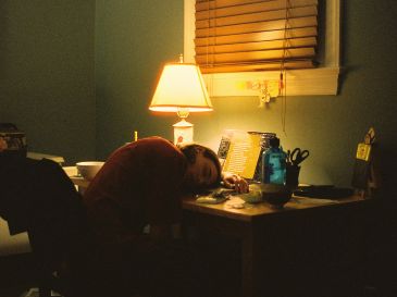 El cambio en los hábitos de descanso tuvo otro efecto: los estudiantes redujeron su uso de pantallas durante la noche. UNSPLASH