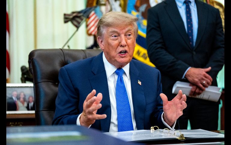La decisión se suma a varias medidas impulsadas por Trump para restringir la atención y cuidados en materia de afirmación de género para menores. EFE/B. Cash