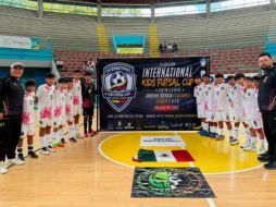Tres de los futbolistas infantiles, identificados como Tavito, Eiden y Chuky, grabaron un video en representación de todos sus compañeros de equipo. FB/Anareli Granados,