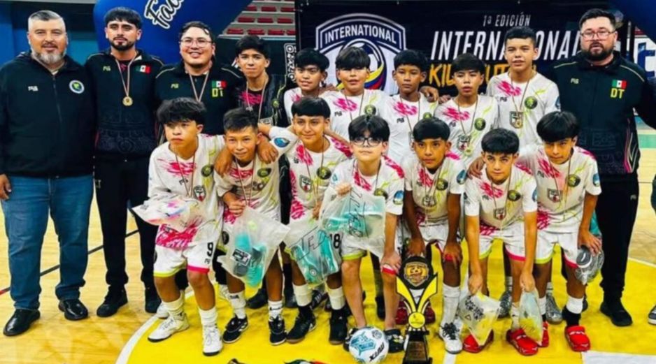 El equipo infantil Obeliz FC pidió ayuda para salir de Colombia y regresar a México. ESPECIAL