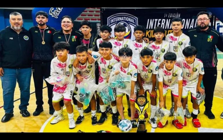 El equipo infantil Obeliz FC pidió ayuda para salir de Colombia y regresar a México. ESPECIAL