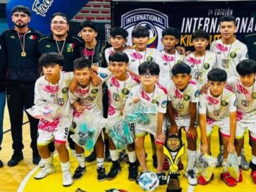 El equipo infantil Obeliz FC pidió ayuda para salir de Colombia y regresar a México. ESPECIAL