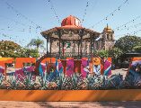 Las calles del centro ofrecen espacios para probar dulces, licores y productos regionales. EL INFORMADOR