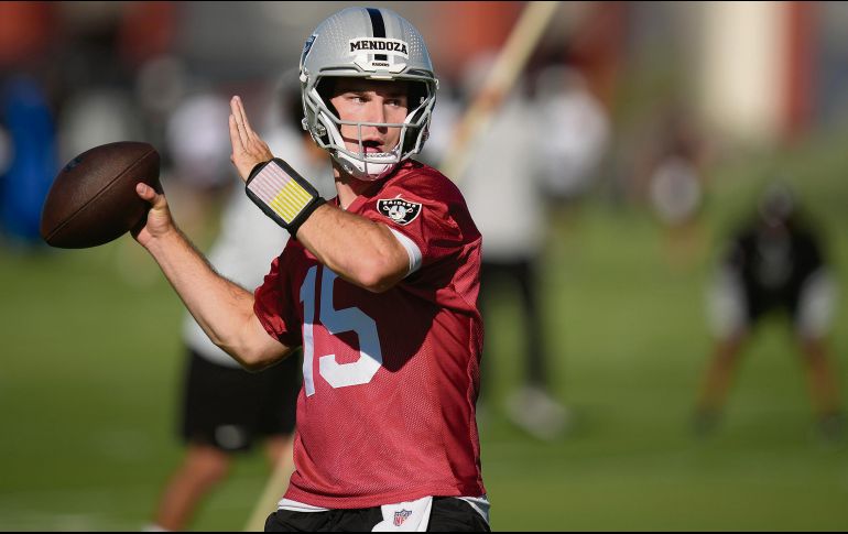 El novato Fernando Mendoza tendrá oportunidad de mostrar sus habilidades frente a los Cardinals de Arizona. AP