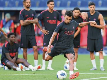 El equipo francés busca levantar este trofeo por segundo año en fila. EFE