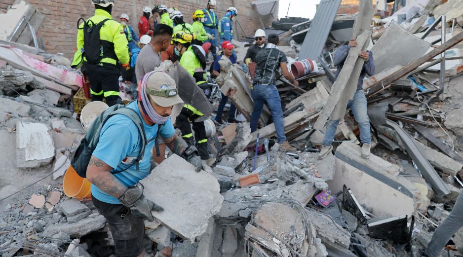 Edificios y casas afectadas, tras un terremoto de magnitud 7,4 que sacudió al país, en Pereira, Colombia. EFE/ C. Ortega