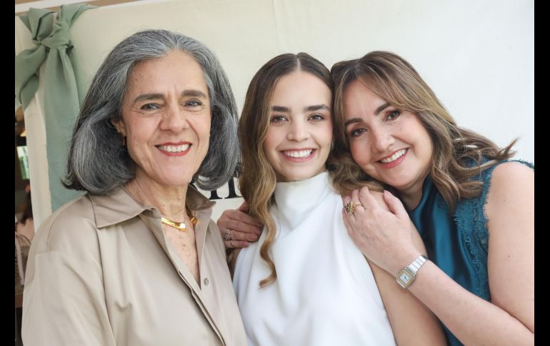 Virginia Rivas Barba, Alexa Bracamontes Pérez y Alejandra Pérez Aguayo. GENTE BIEN JALISCO / Revista del 14 de agosto 2026