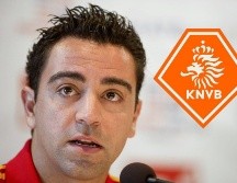 XAVI HERNÁNDEZ. El catalán había anunciado antes de la final del Mundial 2026 que tenía interés en probar suerte como seleccionador. ESPECIAL / EFE y X/@KNVB