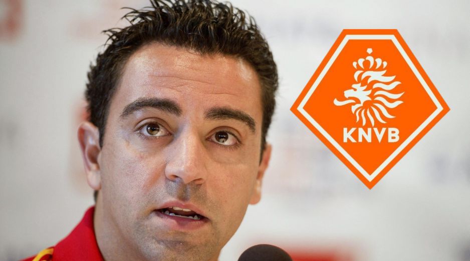XAVI HERNÁNDEZ. El catalán había anunciado antes de la final del Mundial 2026 que tenía interés en probar suerte como seleccionador. ESPECIAL / EFE y X/@KNVB