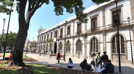 La UdeG aplicará el programa Presente en sus preparatorias para establecer una hora libre de celulares. EL INFORMADOR/ARCHIVO