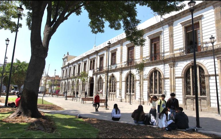 La UdeG aplicará el programa Presente en sus preparatorias para establecer una hora libre de celulares. EL INFORMADOR/ARCHIVO