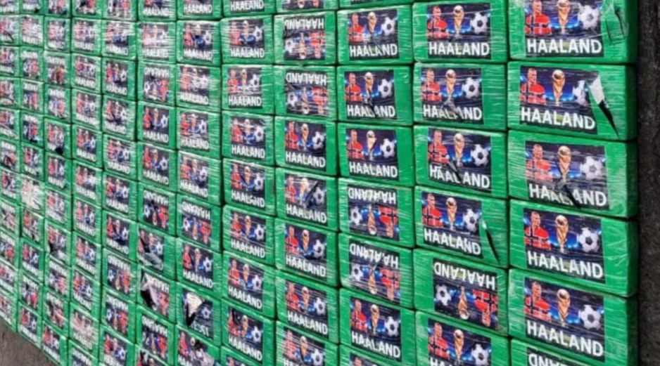 Junto a un Haaland vestido con la camiseta de la selección de Noruega, en los paquetes también aparece el trofeo del Mundial y un balón. X/@JohnReimberg