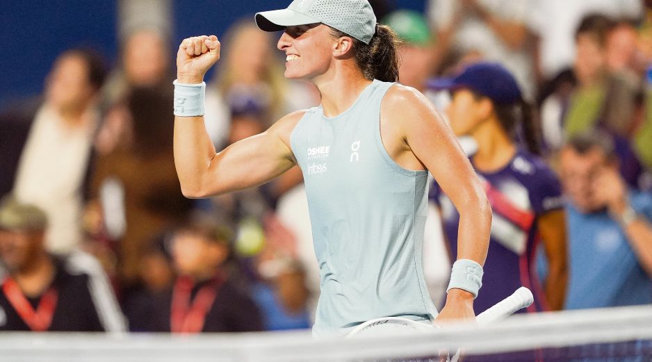 La polaca derrotó en tres sets a la ucranania Elina Svitolina, en un partido que tuvo constantes cambios de dominio. AFP