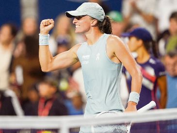 La polaca derrotó en tres sets a la ucranania Elina Svitolina, en un partido que tuvo constantes cambios de dominio. AFP