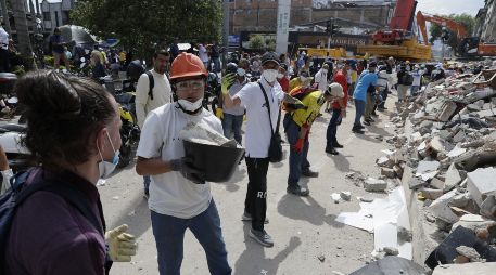 El gobierno colombiano indicó el miércoles que el terremoto deja hasta el momento 265 personas muertas, 3 mil 494 heridas y 496 desaparecidas. EFE/C. Ortega