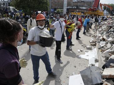 El gobierno colombiano indicó el miércoles que el terremoto deja hasta el momento 265 personas muertas, 3 mil 494 heridas y 496 desaparecidas. EFE/C. Ortega