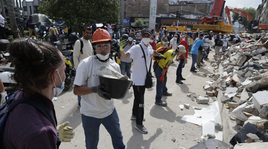 El gobierno colombiano indicó el miércoles que el terremoto deja hasta el momento 265 personas muertas, 3 mil 494 heridas y 496 desaparecidas. EFE/C. Ortega