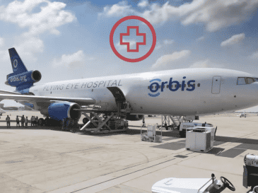 China dio a conocer una innovadora plataforma de atención médica aérea basada en el C909, una aeronave desarrollada por la empresa estatal Commercial Aircraft Corporation of China (COMAC) y adaptada para funcionar como un hospital volador. YOUTUBE/SamChui