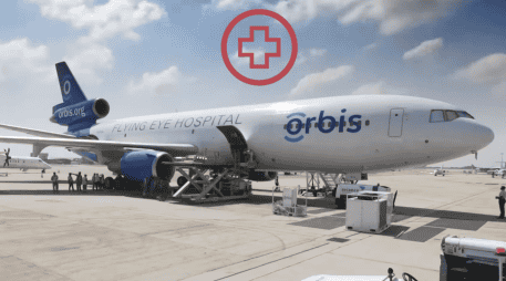 China dio a conocer una innovadora plataforma de atención médica aérea basada en el C909, una aeronave desarrollada por la empresa estatal Commercial Aircraft Corporation of China (COMAC) y adaptada para funcionar como un hospital volador. YOUTUBE/SamChui