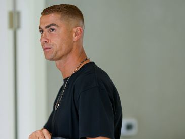 A sus 41 años, Cristiano Ronaldo demuestra que la frescura y el estilo no tienen edad. X / @AlNassrFC