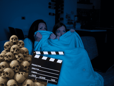Hoy en día, estas cinco películas fundamentales continúan siendo la escuela definitiva y el material de consulta obligado para cualquier cineasta moderno que desee comprender a fondo la verdadera anatomía del miedo. ESPECIAL / CANVA