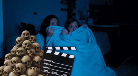 Hoy en día, estas cinco películas fundamentales continúan siendo la escuela definitiva y el material de consulta obligado para cualquier cineasta moderno que desee comprender a fondo la verdadera anatomía del miedo. ESPECIAL / CANVA