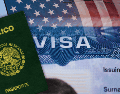 El objetivo final de todo este proceso es convencer a las autoridades de que tu visita será estrictamente temporal y que respetas las leyes migratorias de Estados Unidos. ESPECIAL / CANVA