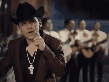 La canción resulta cercana para quienes han atravesado una separación en la que los sentimientos no desaparecieron al mismo tiempo que la relación. YOUTUBE / @Christian Nodal