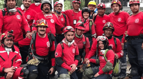 Los Topos Tlatelolco utilizan tradicionalmente overol rojo con pantalón azul oscuro. CORTESÍA