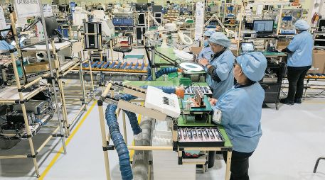 México es el segundo exportador a nivel mundial de infraestructura para operar sistemas de IA, como los semiconductores,  pero especialistas y organismos señalan que la falta de una estrategia nacional, el desconocimiento de sus funciones y la ausencia de un plan para integrar la herramienta, frenan la adopción de esta tecnología en las operaciones de las empresas. AFP