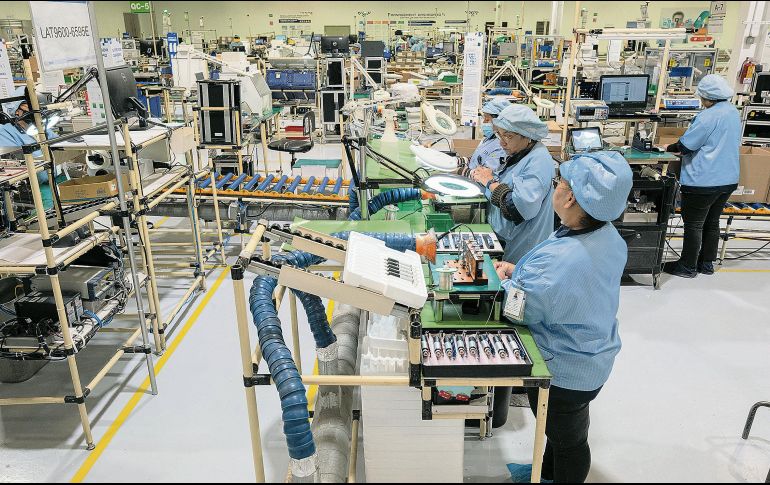México es el segundo exportador a nivel mundial de infraestructura para operar sistemas de IA, como los semiconductores,  pero especialistas y organismos señalan que la falta de una estrategia nacional, el desconocimiento de sus funciones y la ausencia de un plan para integrar la herramienta, frenan la adopción de esta tecnología en las operaciones de las empresas. AFP
