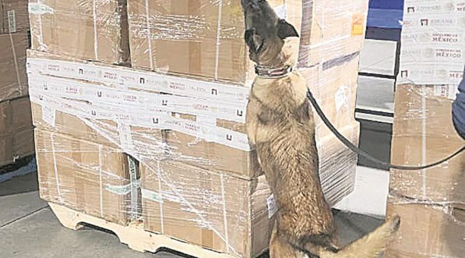 La Marina señaló que el embarque con tabaco ilegal venía en 138 cajas. ESPECIAL