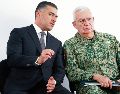 Los dos integrantes del gabinete se reunieron en Morelia. AFP