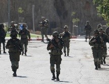 Soldados del ejercito israelí patrullan las calles de Qusra, una localidad de Cisjordania ocupada situada al sur de Nablus, el jueves 13 de agosto de 2026. Foto AP/M. Mohammed